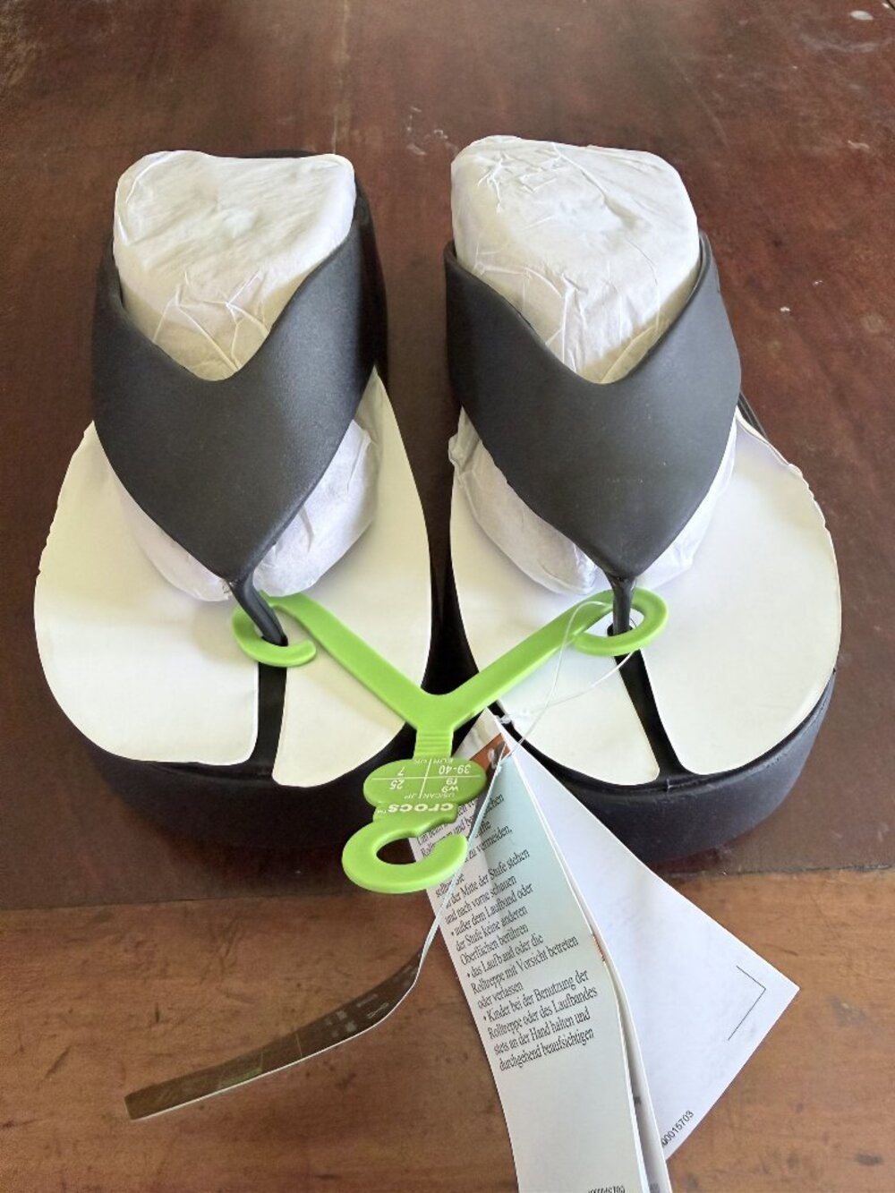 NWT Crocs Getaway Platform Flip Flops Black Women's Size 9